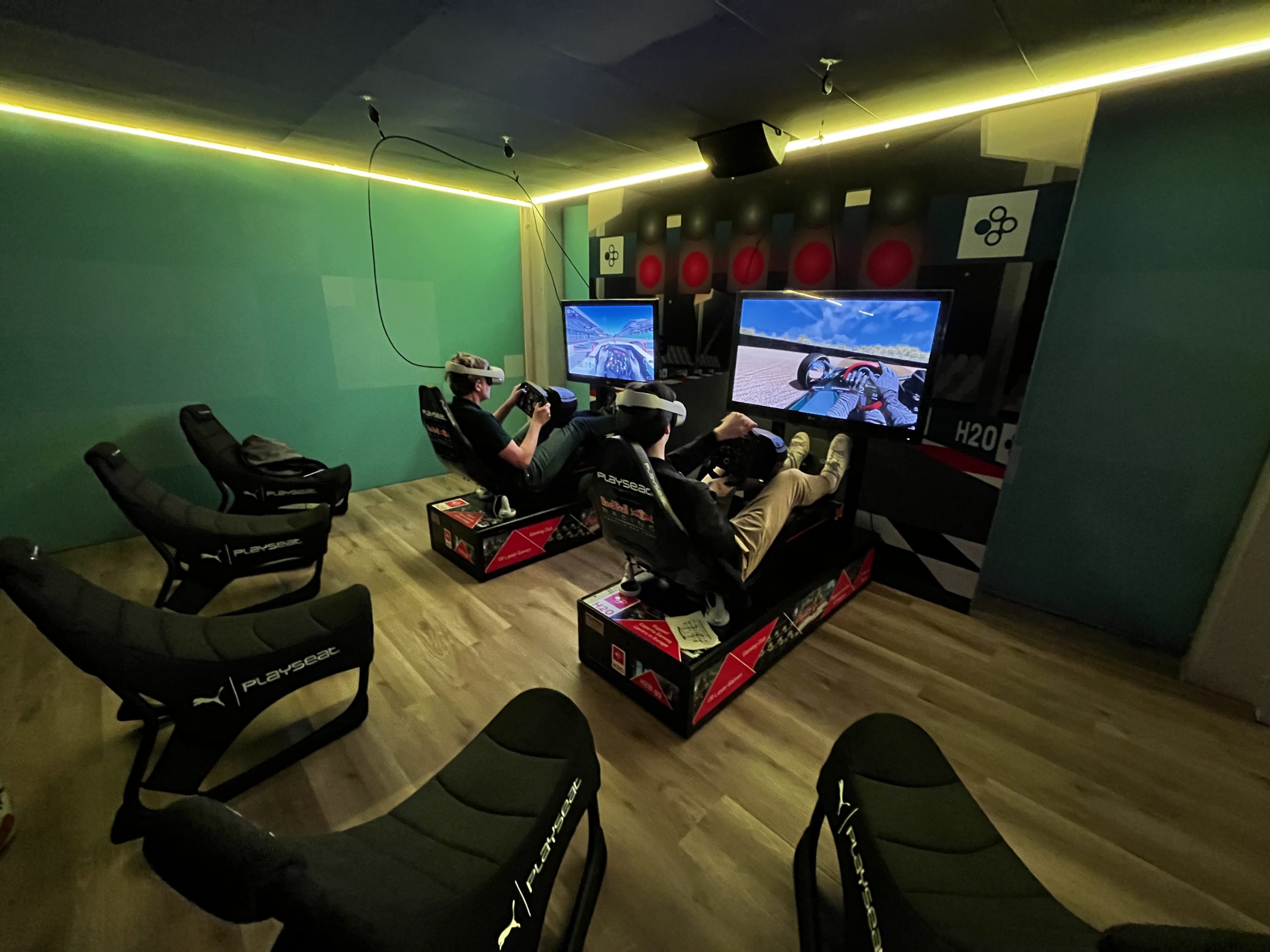 Vr Racing Cage VR Racing - H20 Eventlocatie, Kantoorruimte, Educatie en Esports hub